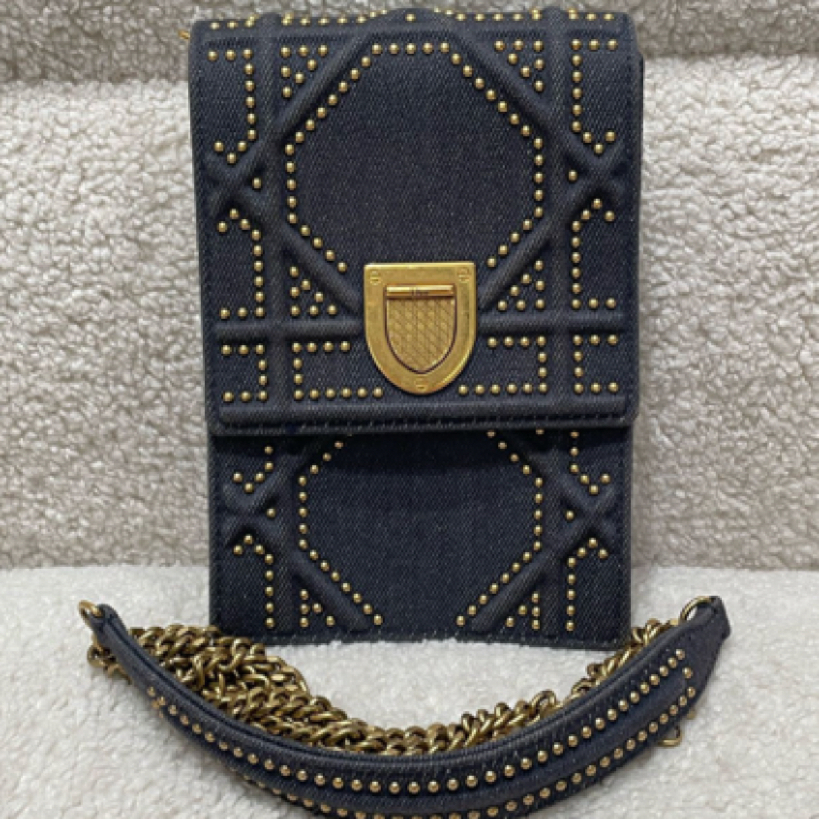 95新 DIOR/迪奥 ama丹宁手机包，铆钉盾牌公价18000，尺寸17*7*12cm