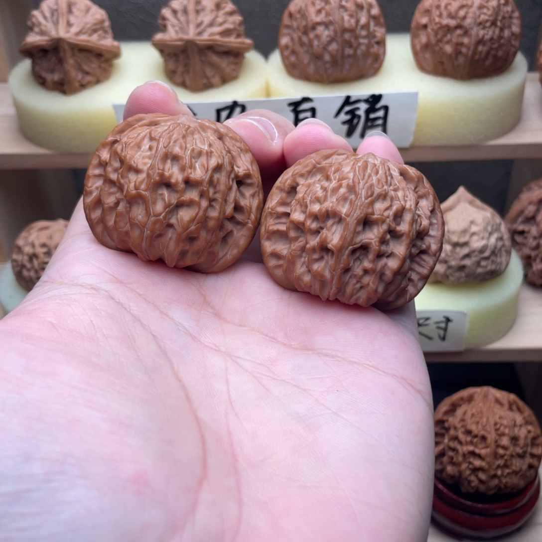 文玩核桃吊坠全品红皮山地正磨42.5头货