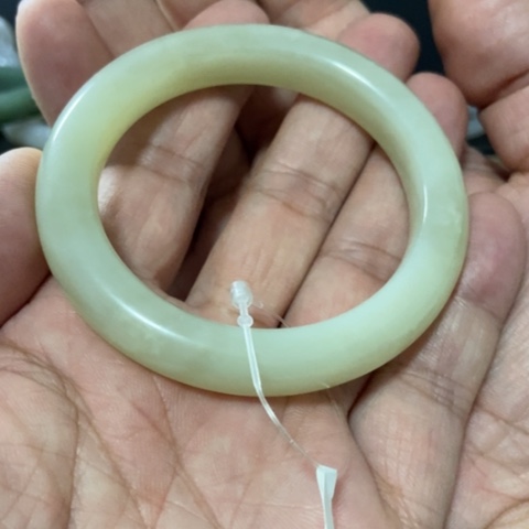 和田玉手镯未镶嵌圈口56.8