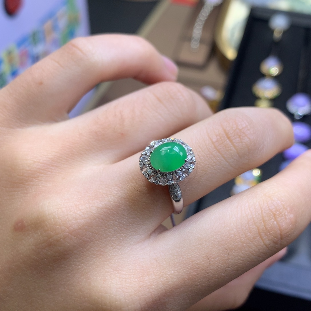 翡翠18K金镶嵌颈饰翡翠