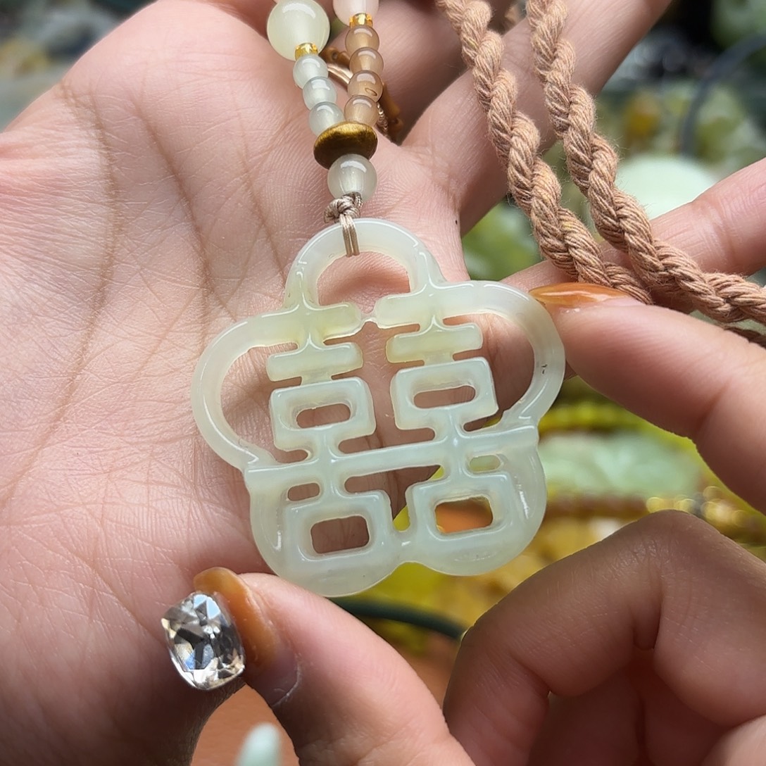 蛇纹石玉未镶嵌吊坠