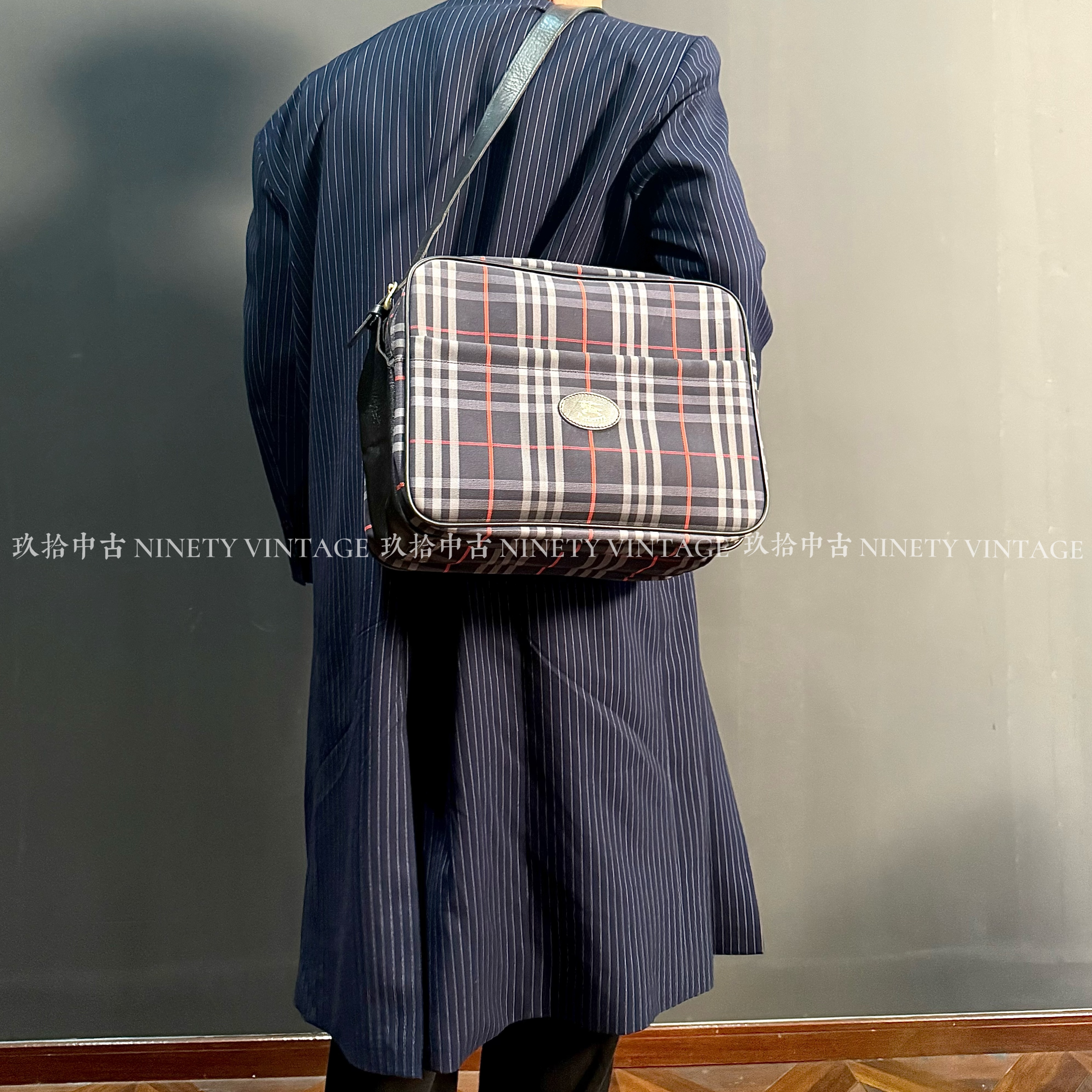 95新 BURBERRY/博柏利 玖拾中古 黑金格纹手提斜挎大号相机包