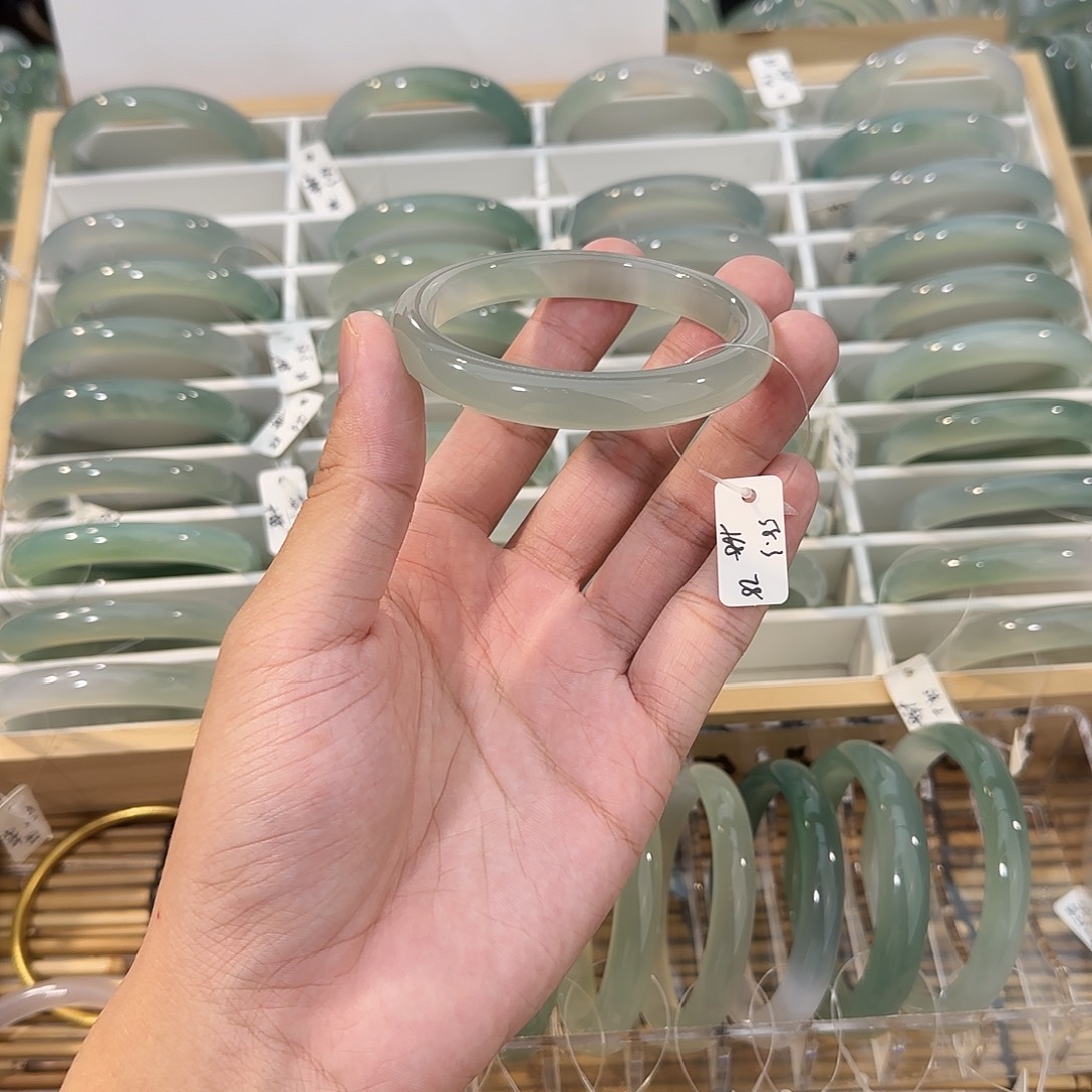 玛瑙/玉髓未镶嵌手镯圈口58.3