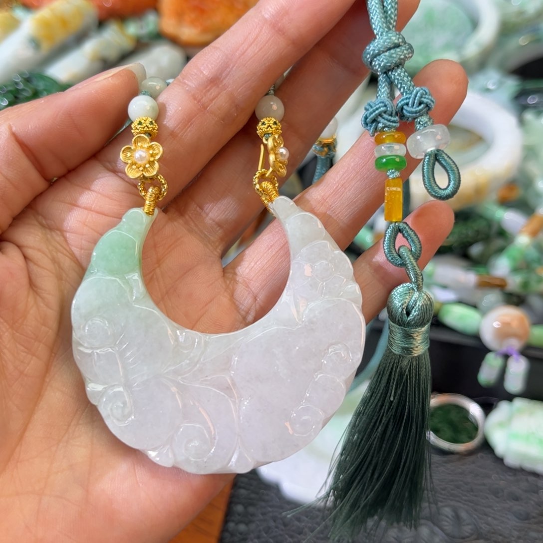 翡翠颈饰未镶嵌待编款