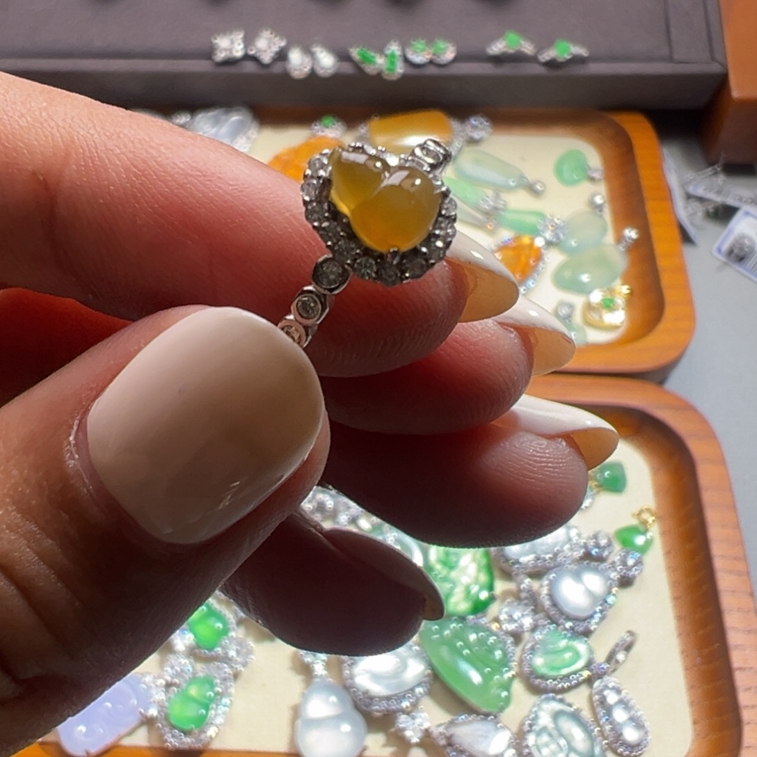 翡翠未镶嵌戒指戒指