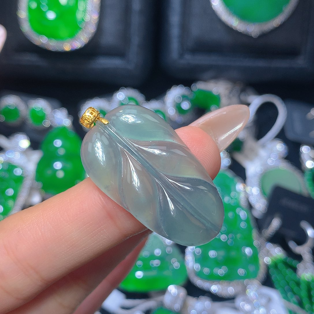 翡翠吊坠(不含链)18K金镶嵌翡翠