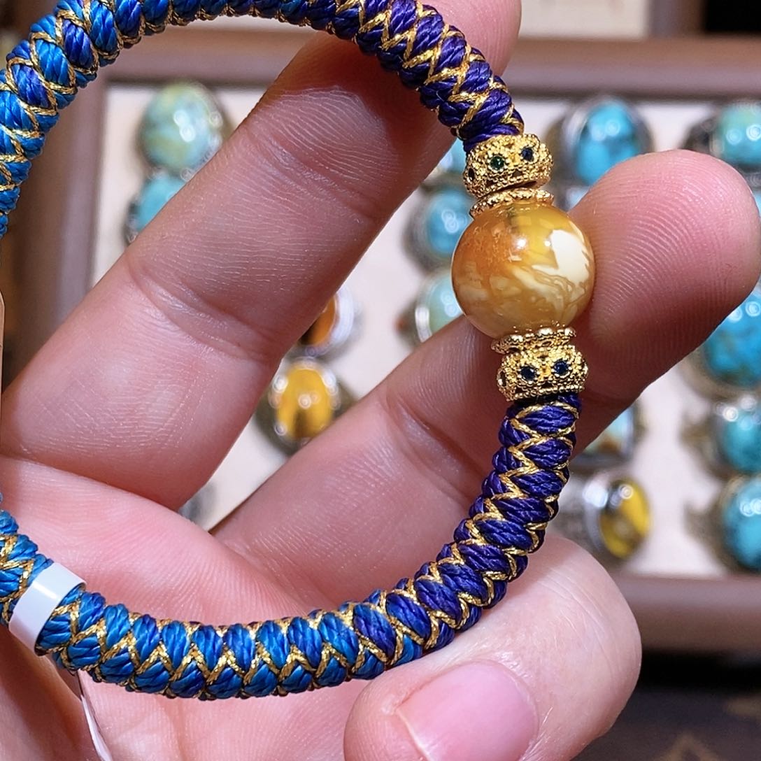 琥珀裸石未镶嵌手镯