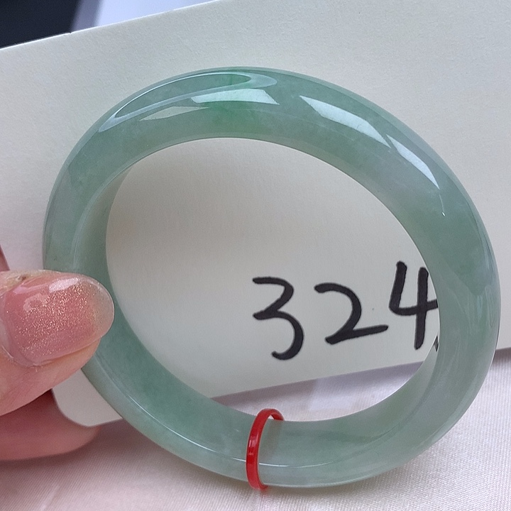 翡翠手镯未镶嵌翡翠