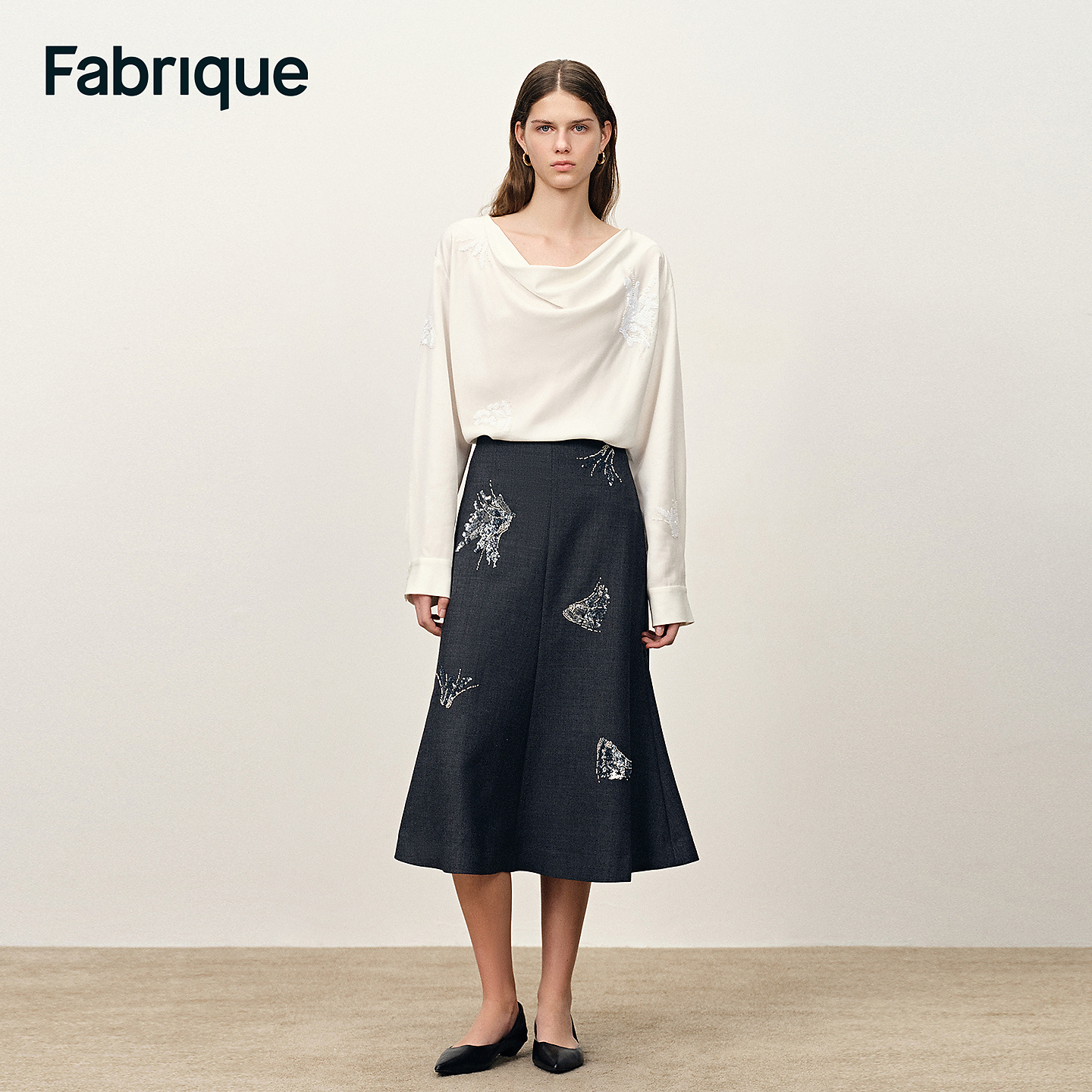 Fabrique Bianca 法式珠绣荡领衬衫与刺绣鱼尾半裙套装