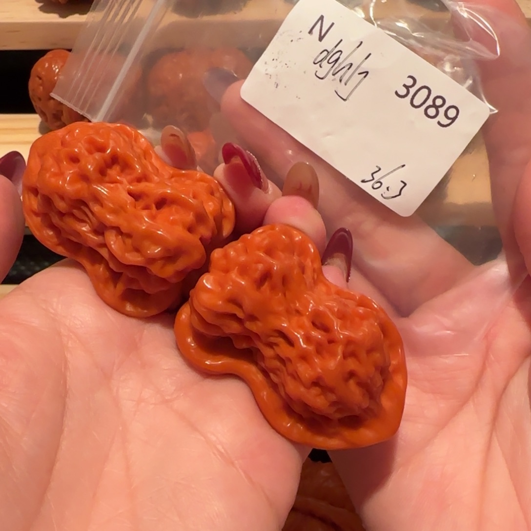 虎***文玩核桃吊坠玉化官帽葫芦36精品