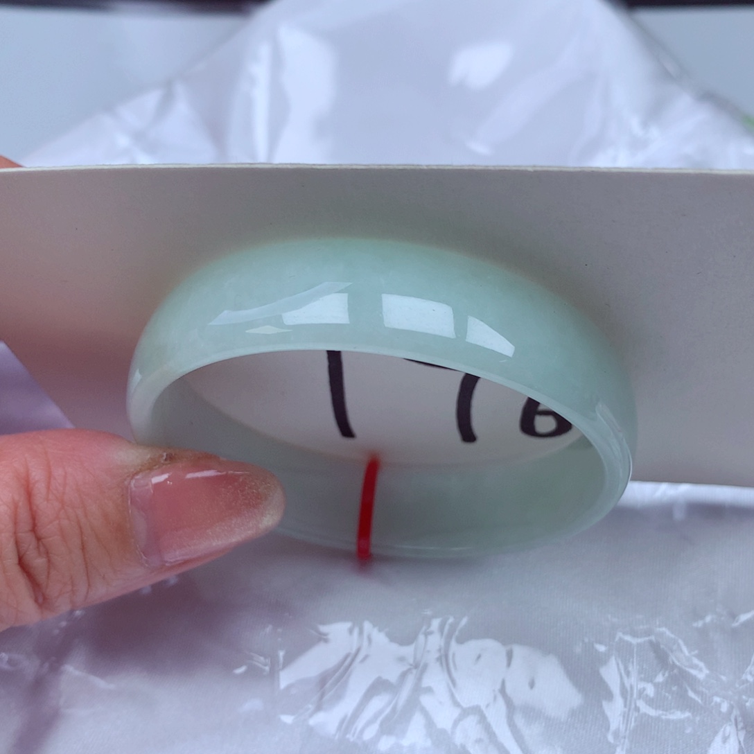 翡翠手镯未镶嵌翡翠