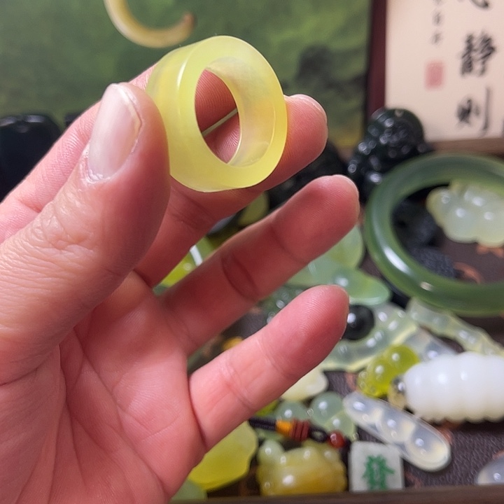 小***道蛇纹石玉未镶嵌颈饰