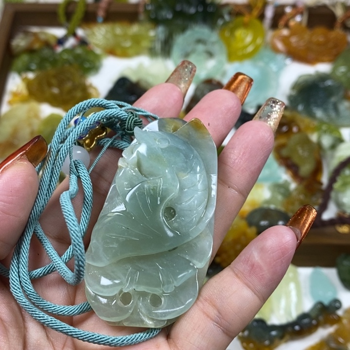 蛇纹石玉未镶嵌吊坠