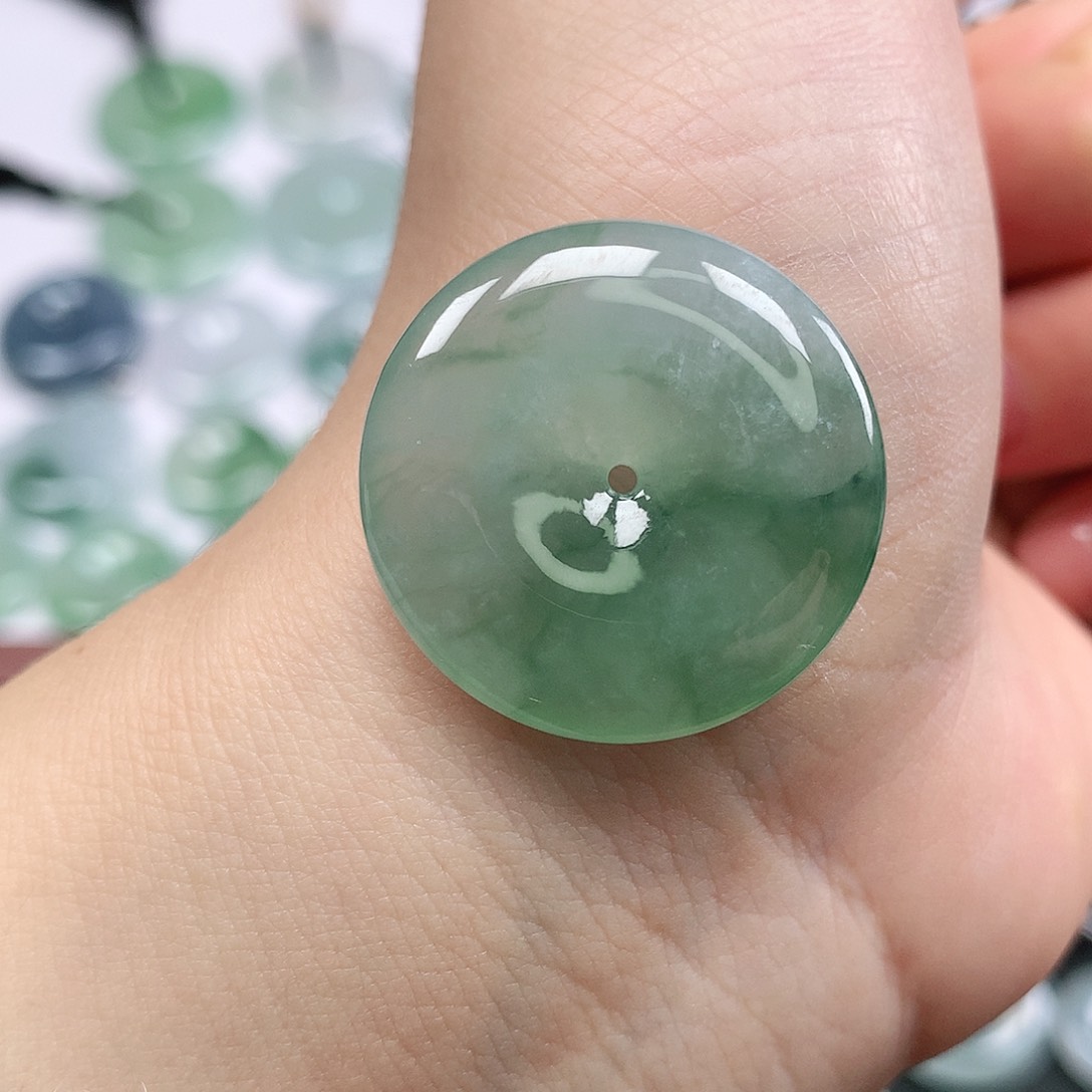 翡翠颈饰未镶嵌平安