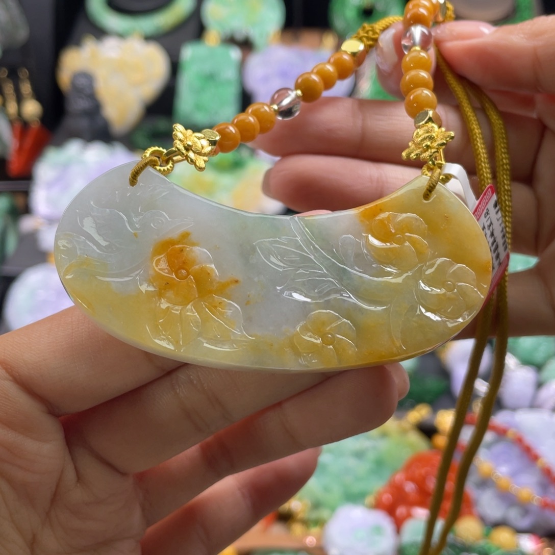 翡翠未镶嵌颈饰待编织