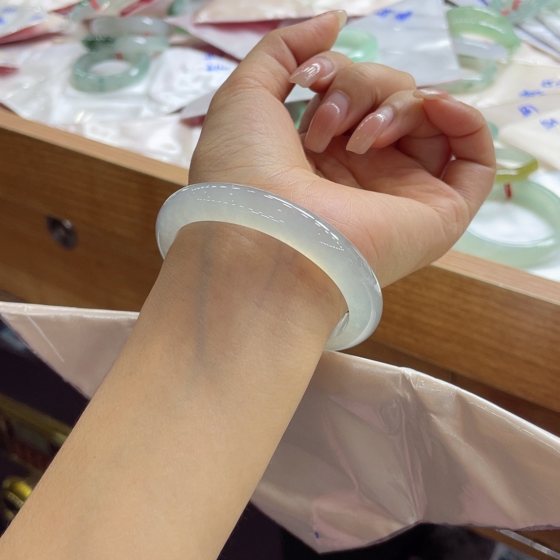 翡翠未镶嵌手镯30 号链接