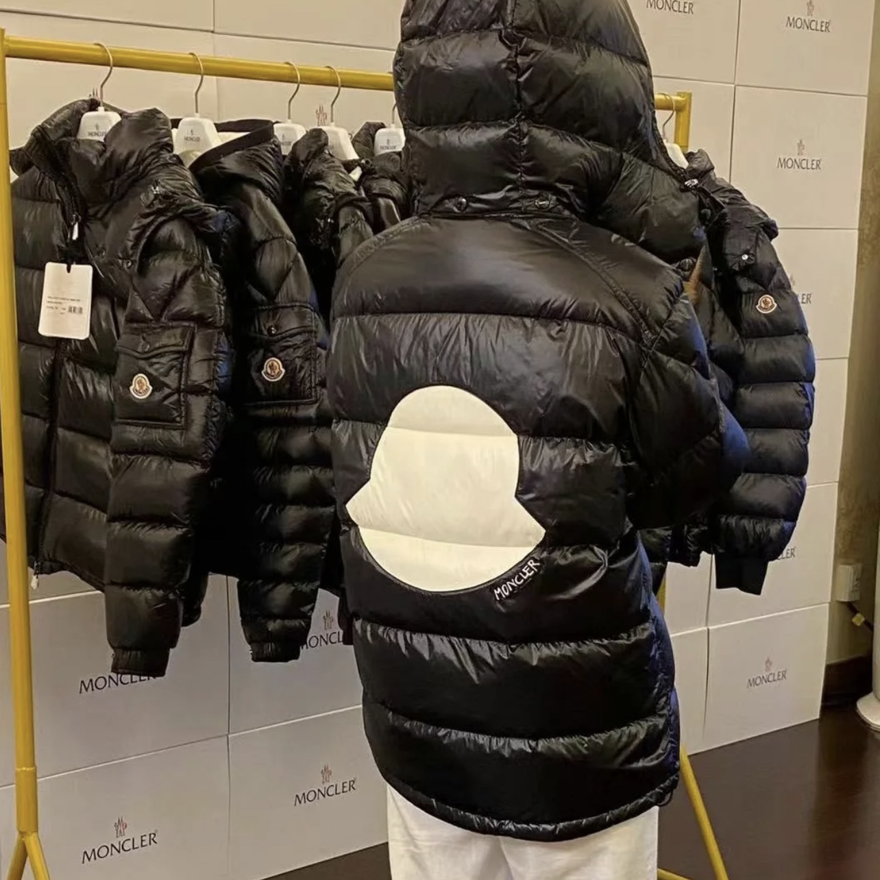 99新 MONCLER yz26 人气白铃铛连帽绗缝羽绒服 锦纶 12Y