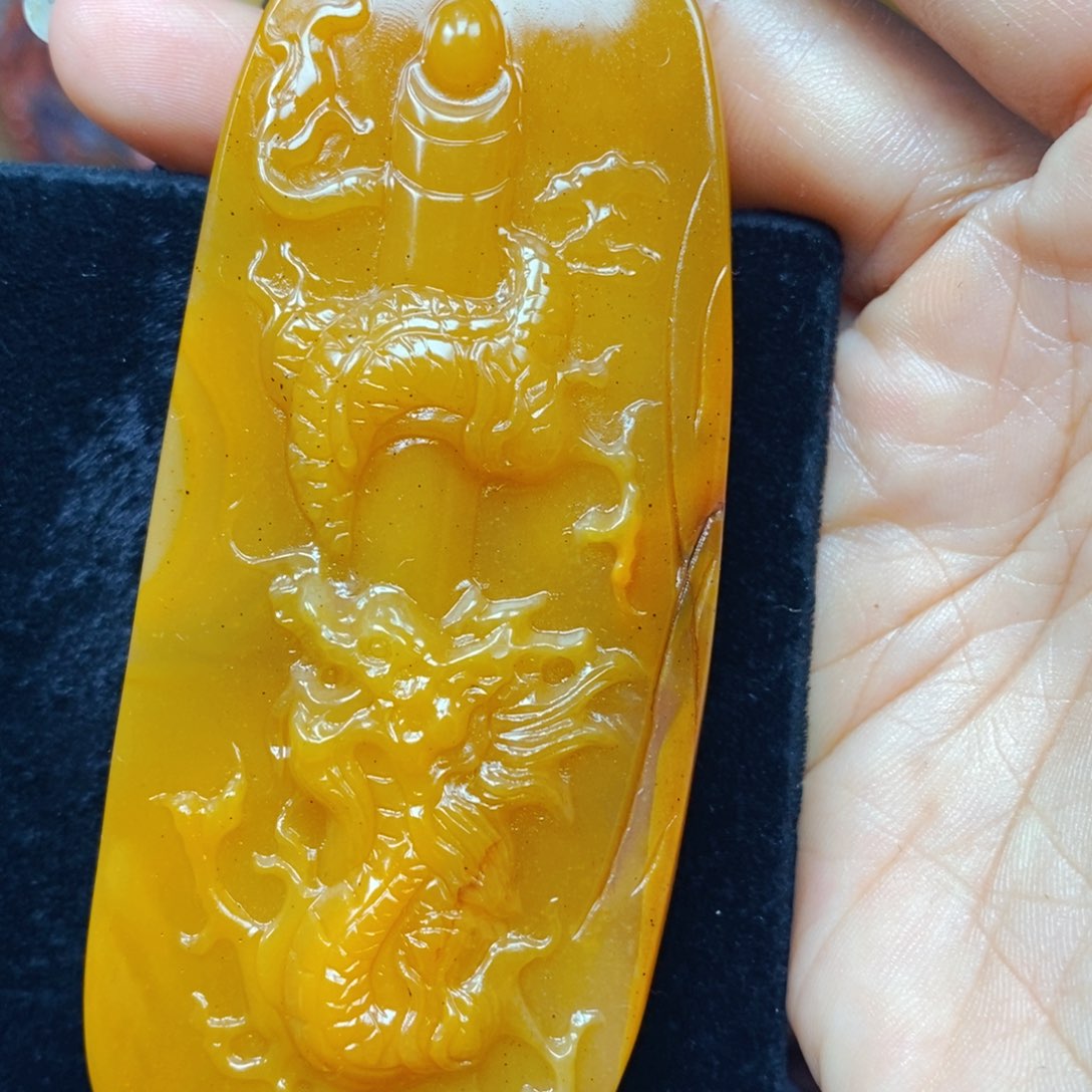 石英质玉（黄龙玉）未镶嵌颈饰
