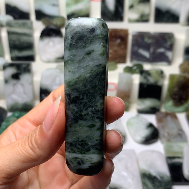 独山玉未镶嵌颈饰