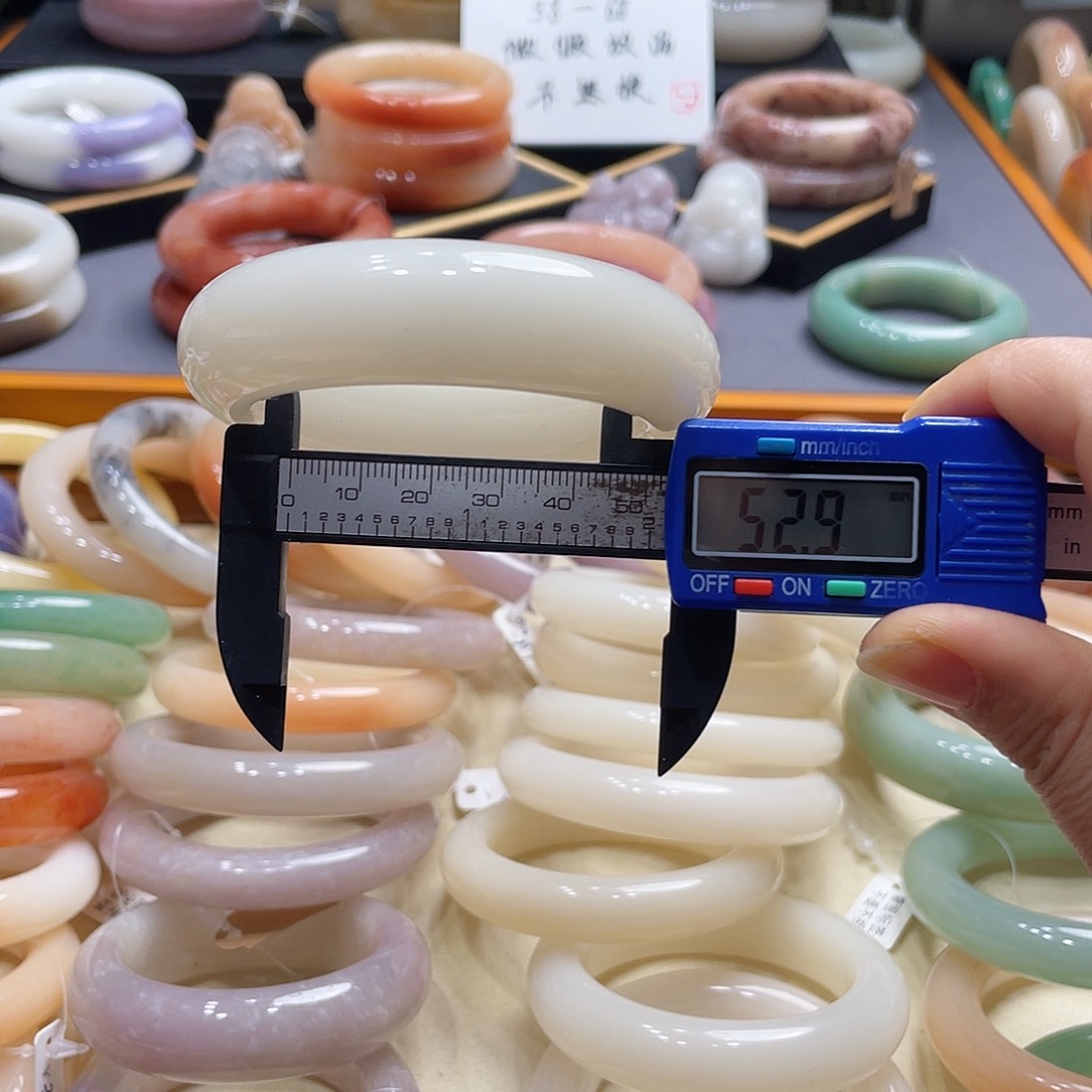 未镶嵌手镯石英岩玉