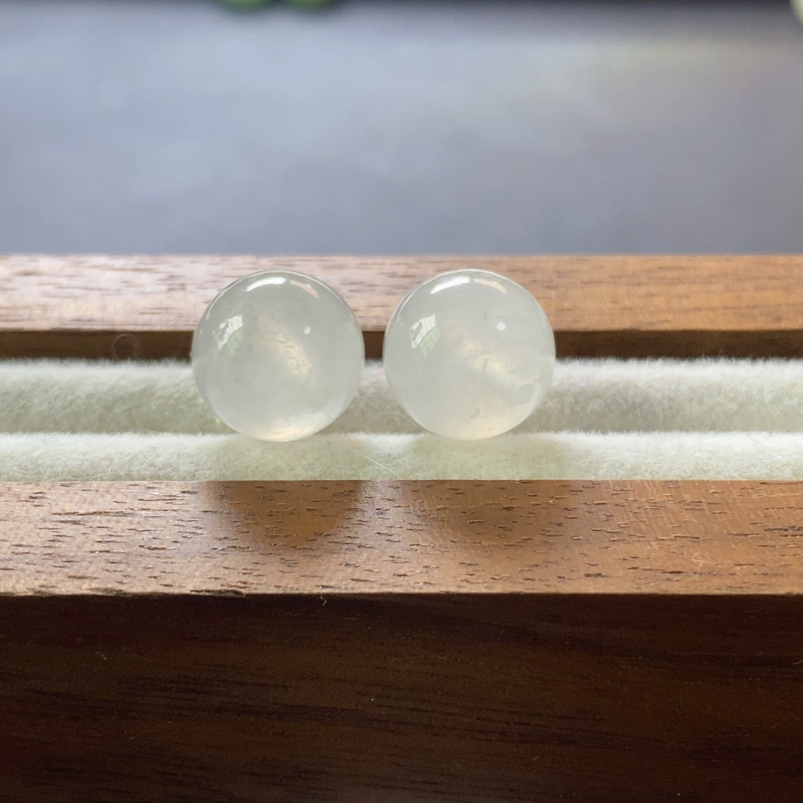 天然缅甸翡翠A货白冰圆珠二选一 卡10.1（有瑕）