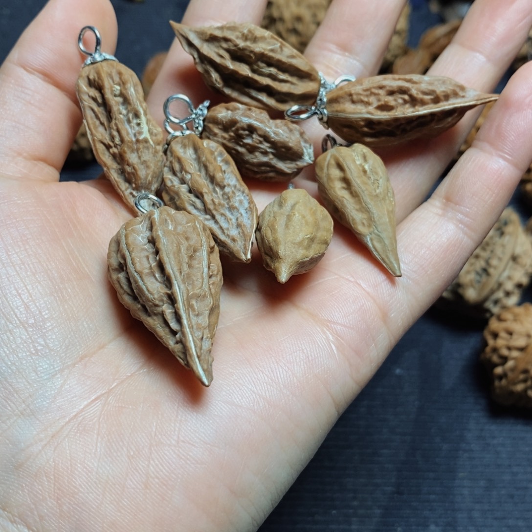 文玩核桃吊坠随机一个