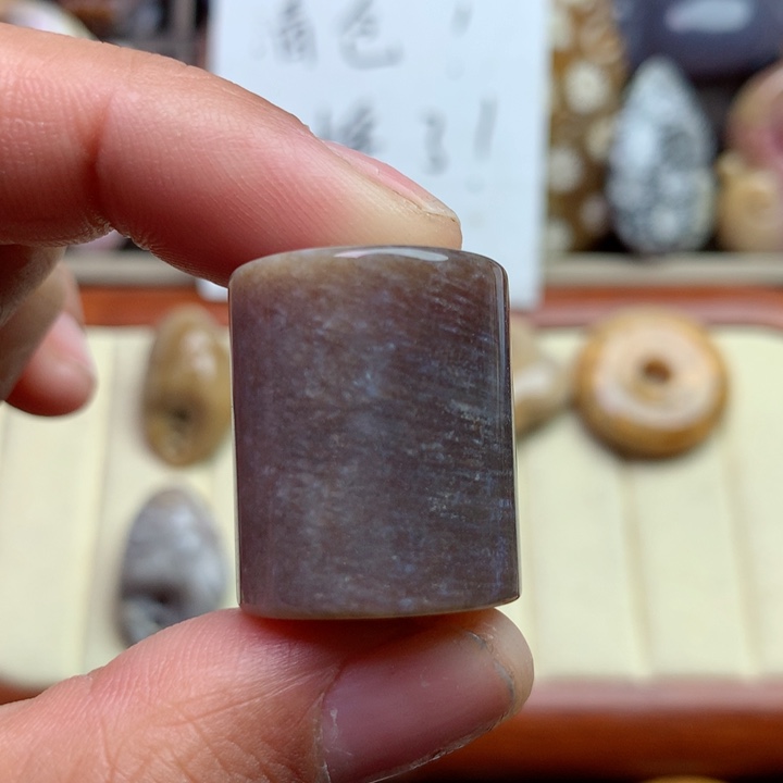 硅化珊瑚（珊瑚玉）颈饰足银镀金镶嵌