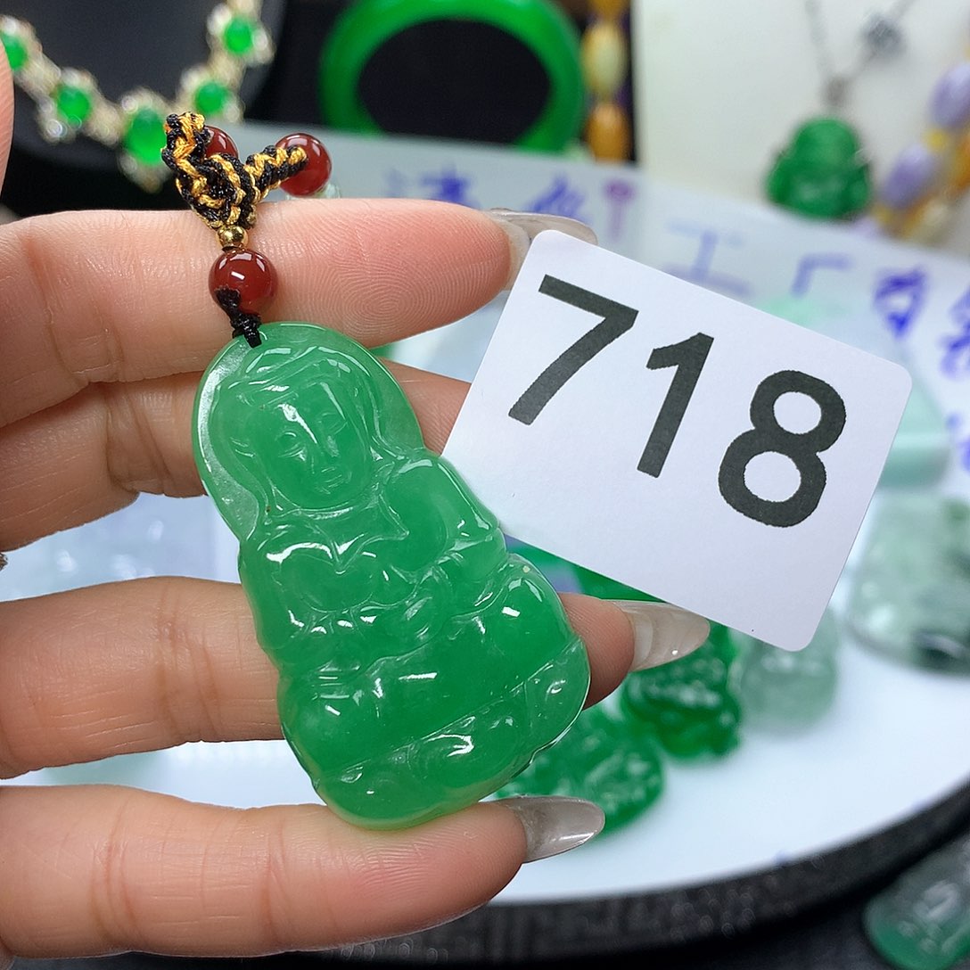 翡翠吊坠(赠链)未镶嵌