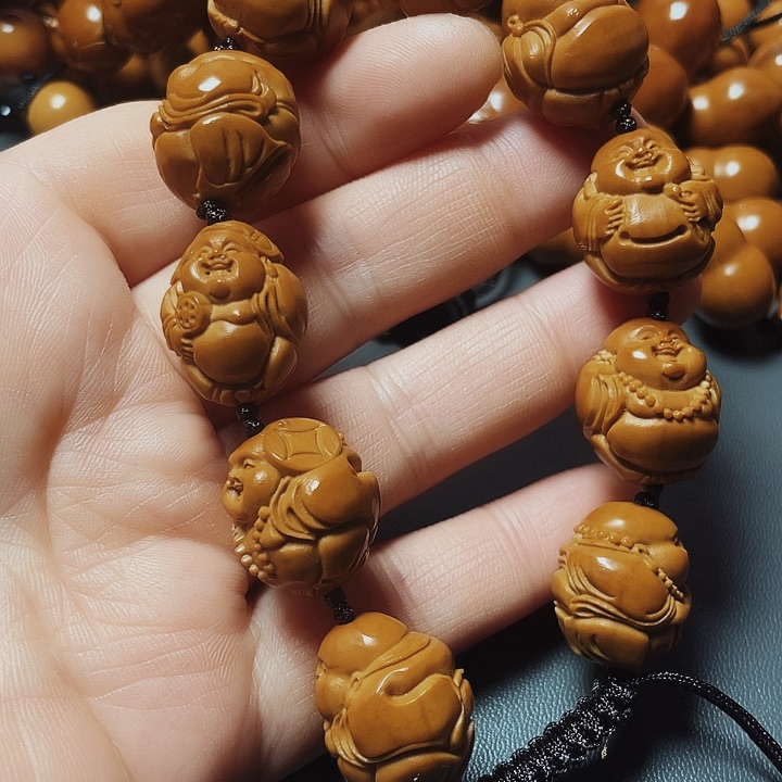 胖弥勒，橄榄核雕工艺