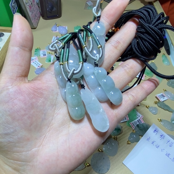 翡翠足银镶嵌颈饰翡翠