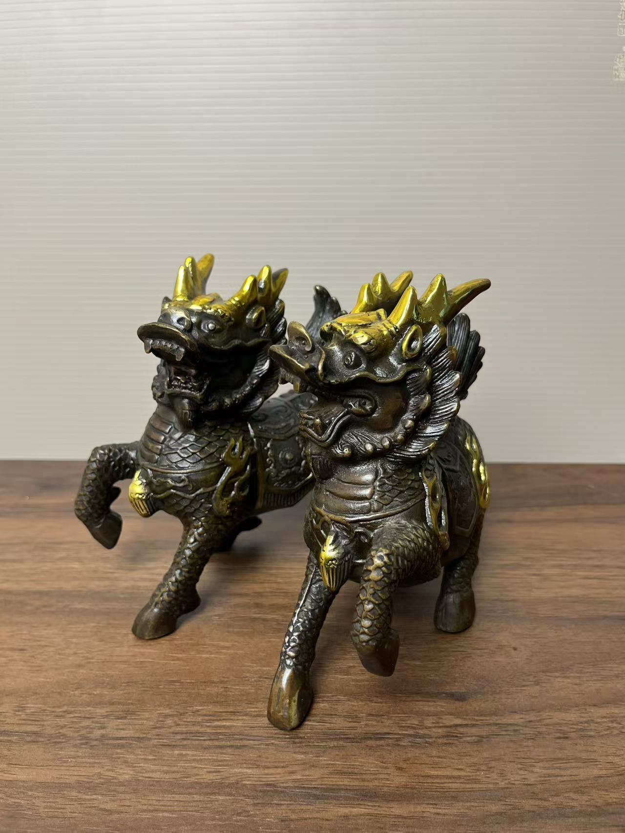 复古风格高18厘米铜麒麟摆件