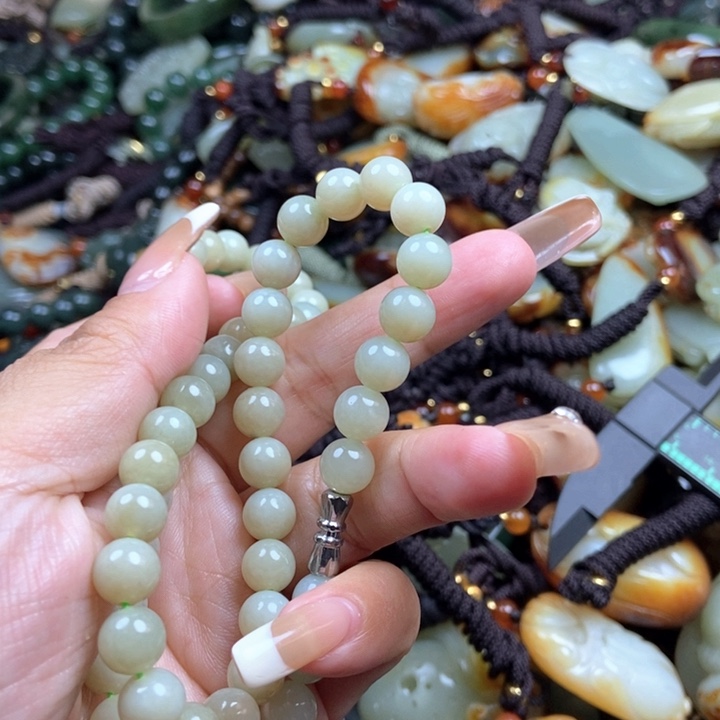 和田玉颈饰未镶嵌