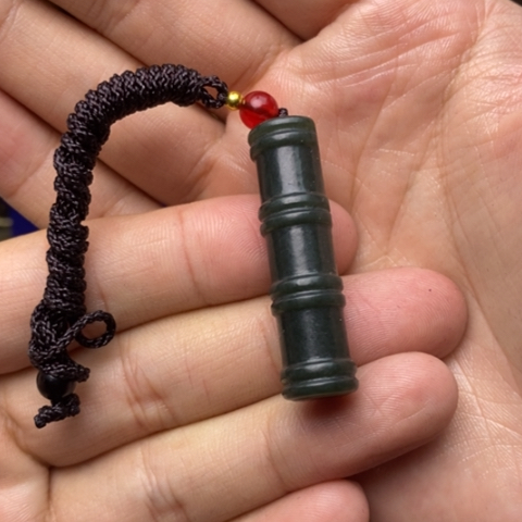 额***王和田玉未镶嵌颈饰