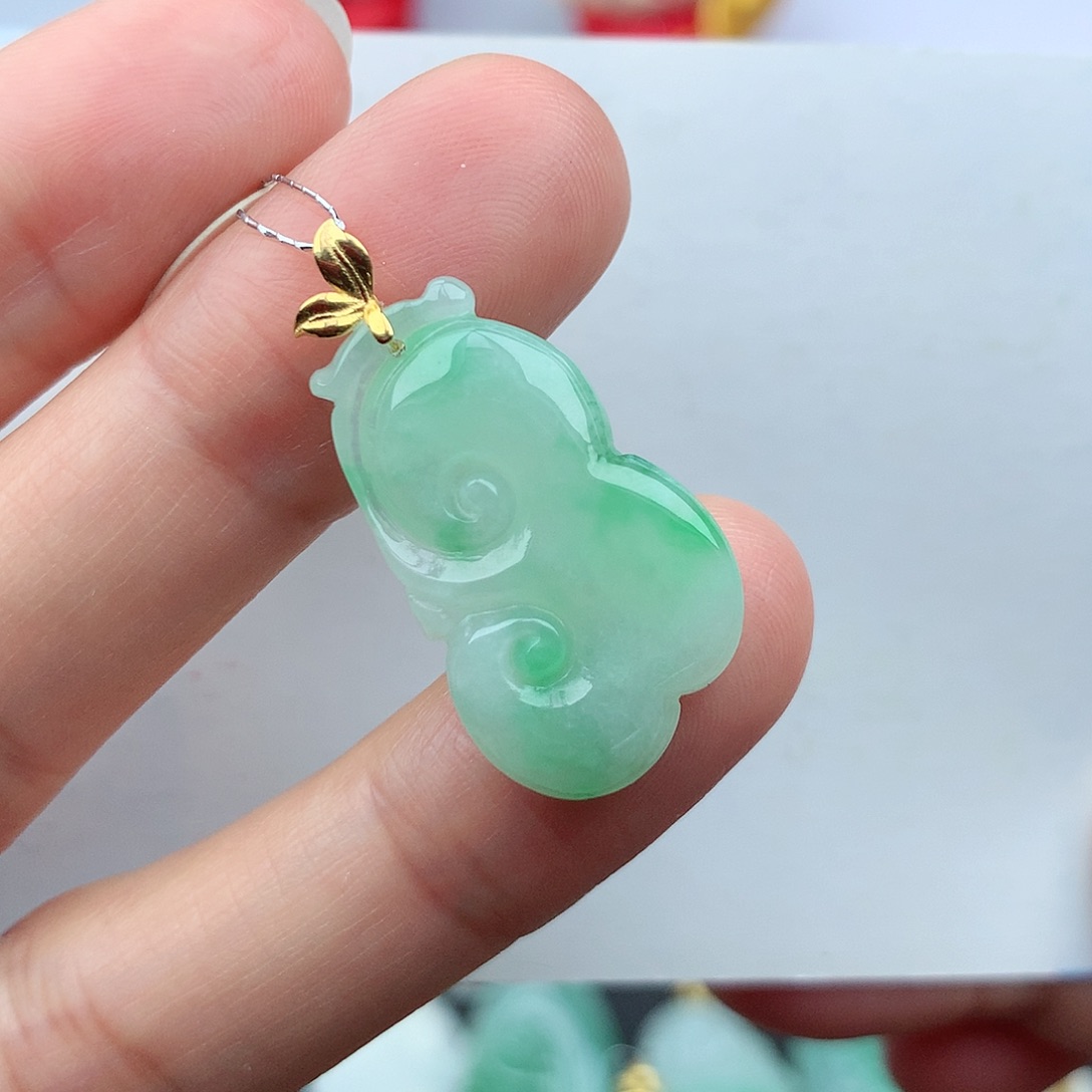 翡翠18K金镶嵌颈饰翡翠