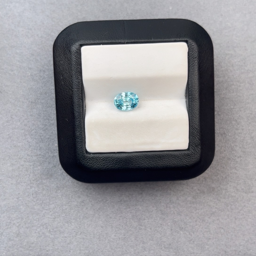 锆石风信子未镶嵌天然全净无瑕2.05CT