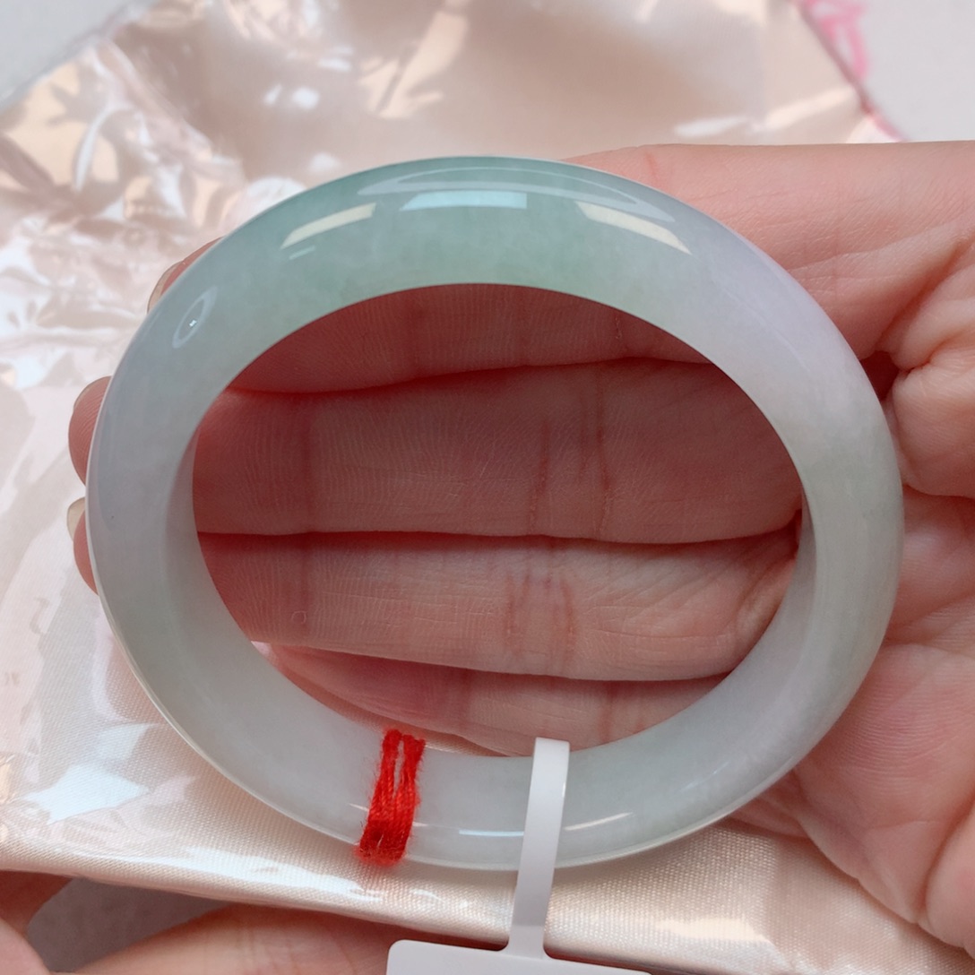 翡翠手镯未镶嵌52.8圈 淡晴底