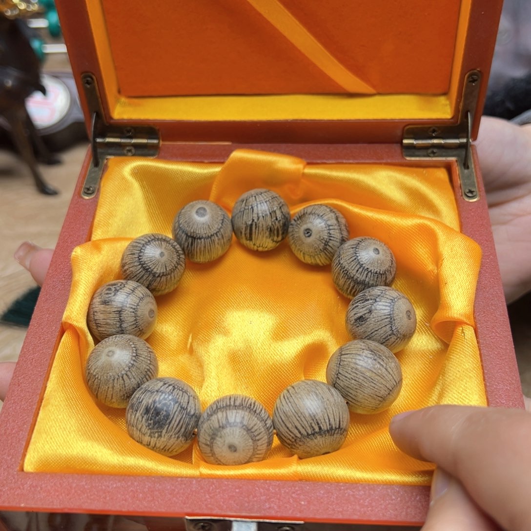 大叶紫檀（黑酸枝木类）