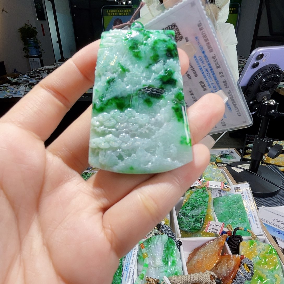 颈饰未镶嵌翡翠一