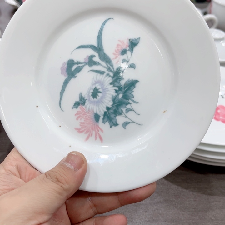 杯釉下五彩的瓷器和瓷器
