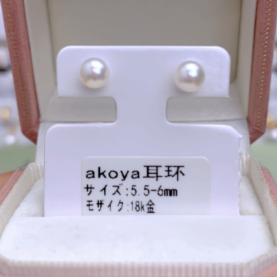 18K金镶嵌海水珍珠耳饰