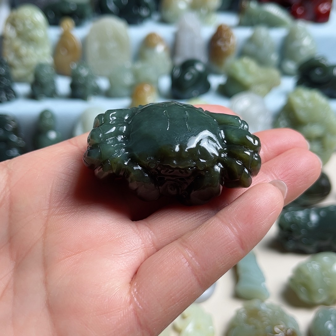 和田玉未镶嵌把件