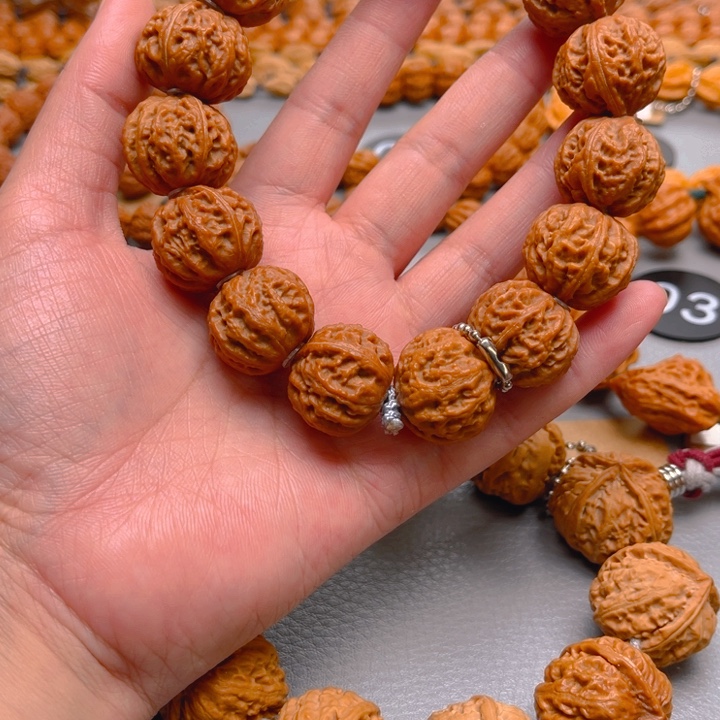 嗳***惢吊坠文玩核桃核桃手串