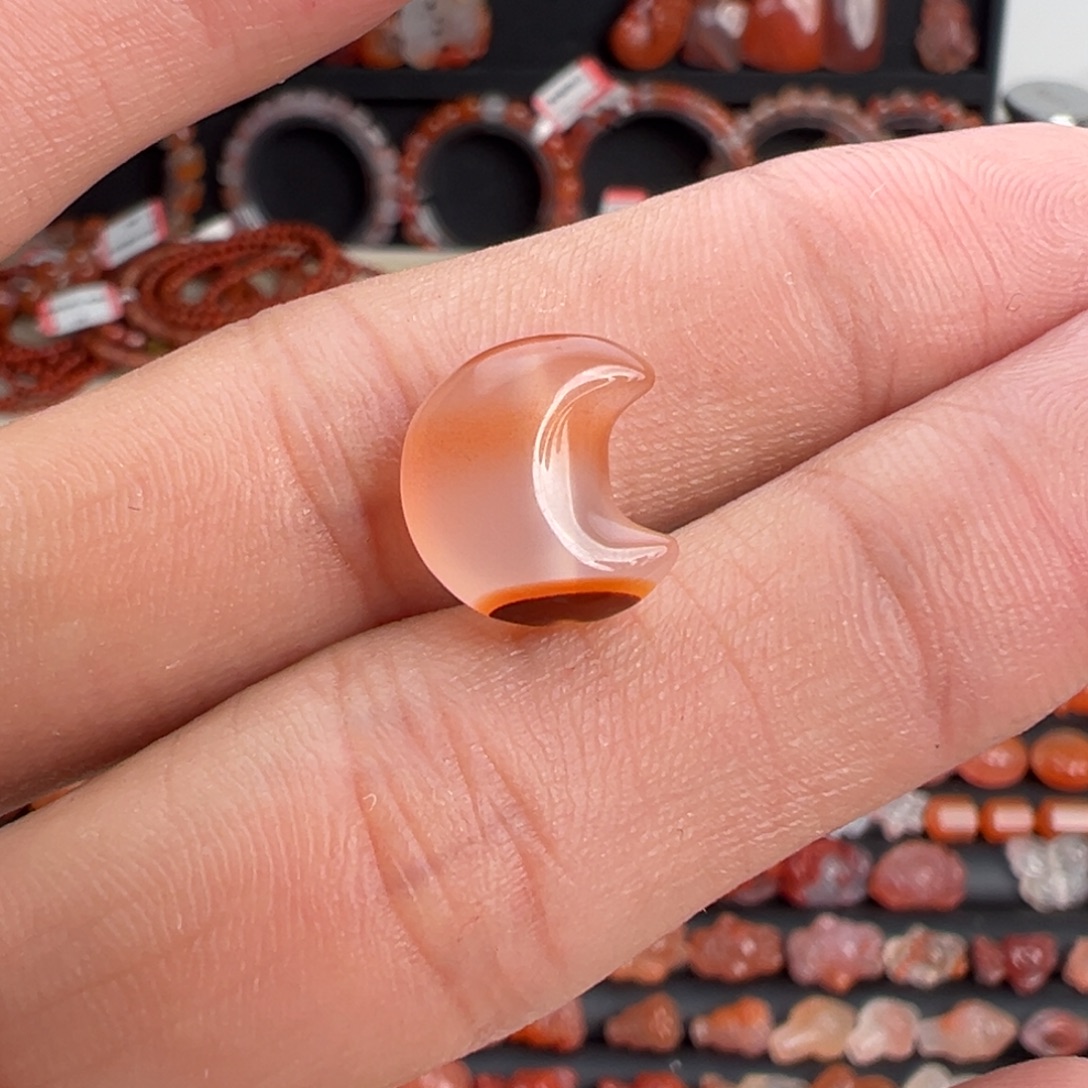 南红玛瑙未镶嵌颈饰月亮