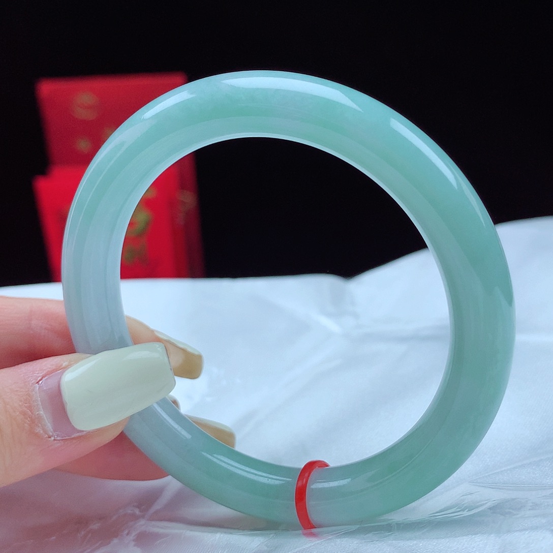 翡翠手镯（圆镯）未镶嵌57圈