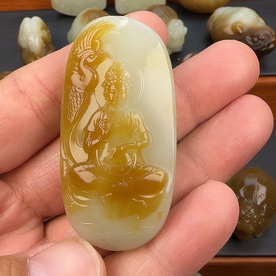 和田玉（糖玉）颈饰未镶嵌玉*鸢