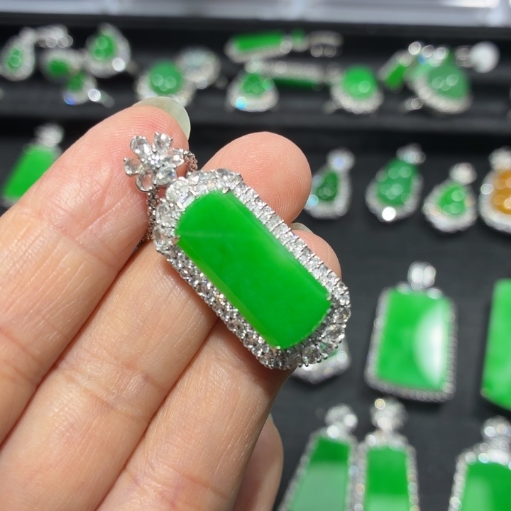 翡翠18K金镶嵌吊坠(不含链)翡翠