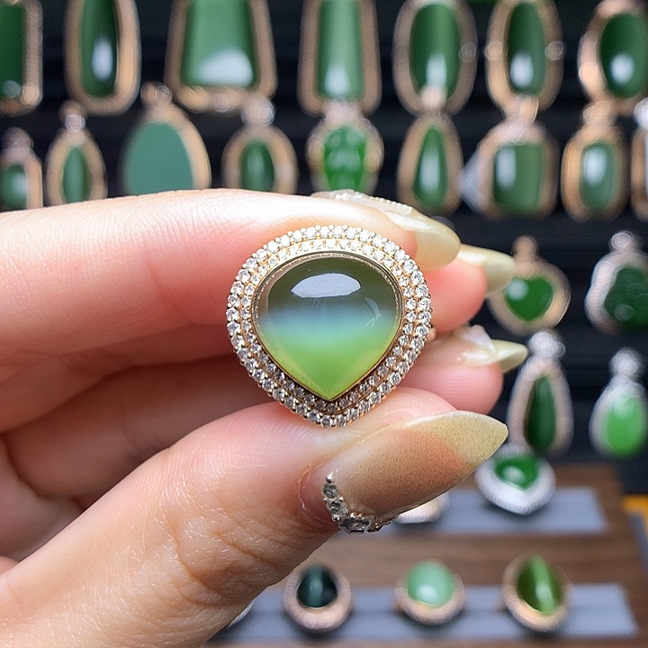 和田玉首饰18K金镶嵌