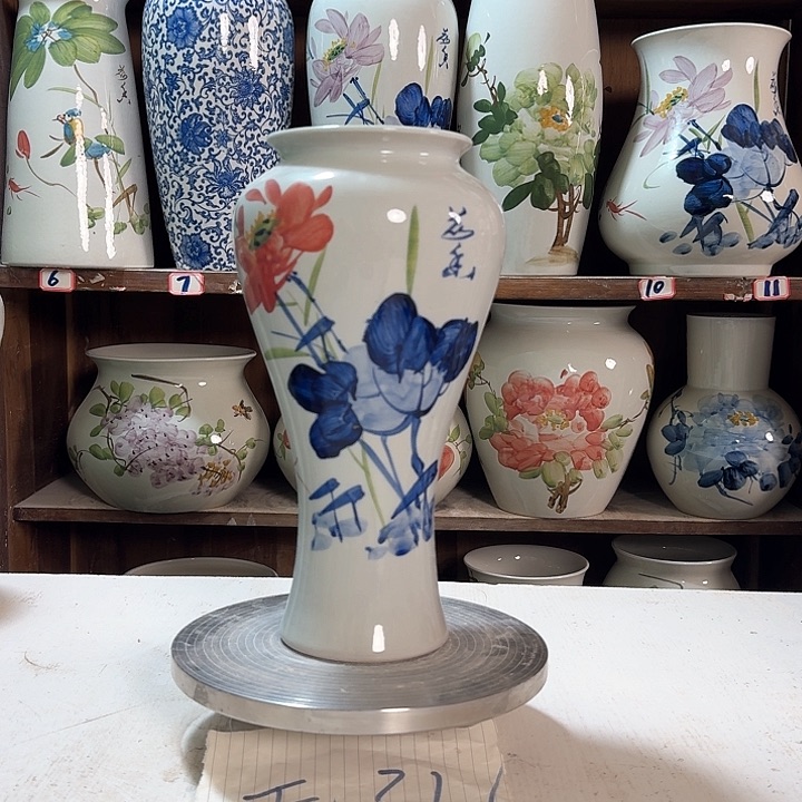 瓶梅瓶红荷花新款新款陶瓷