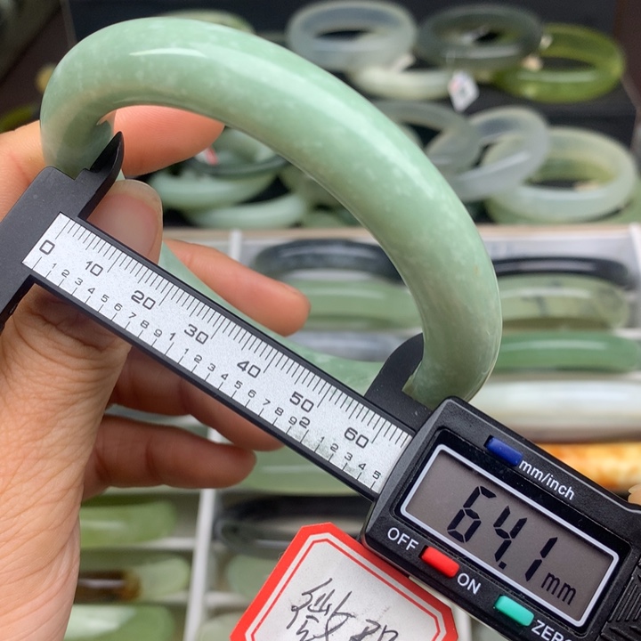 蛇纹石玉未镶嵌手镯701