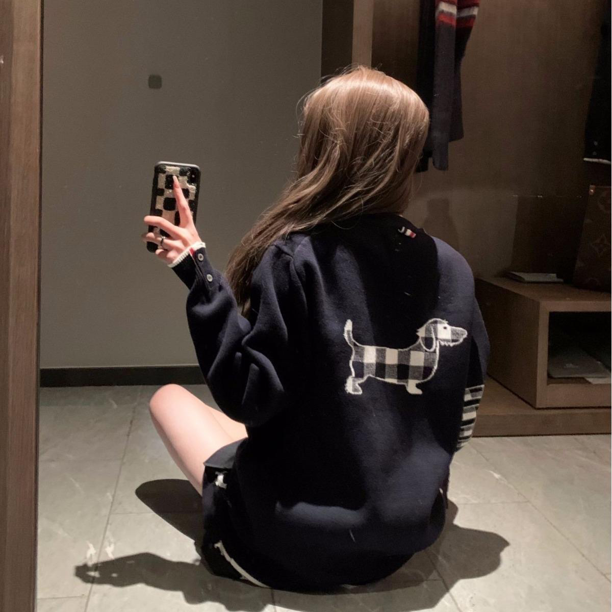 秋冬加厚保暖提花撞色V领针织毛衣200-300